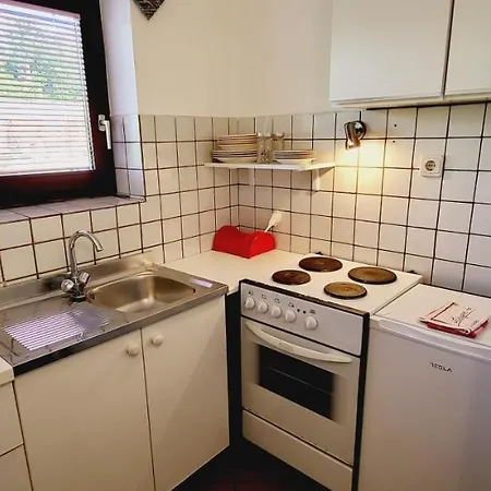 Apartments Makin By El-Pi Tours アパート ニヴィーチェ