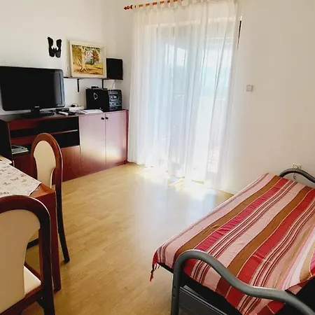 Apartments Makin By El-Pi Tours ニヴィーチェ
