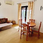 Daire Makin By El-pi Tours Njivice